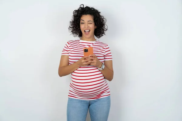 Pregnant Woman Taking Selfie Celebrating Success — Stock Photo, Image