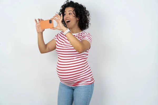 Schwangere Macht Ein Selfie Den Sozialen Medien Posten Oder Hat — Stockfoto