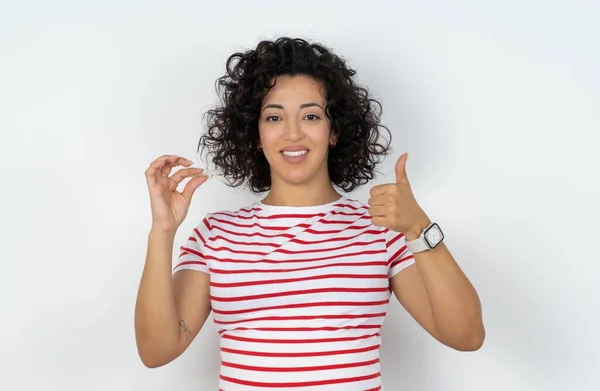 Pregnant Woman Holding Invisible Braces Aligner Rising Thumb Recommending New — Stock Photo, Image