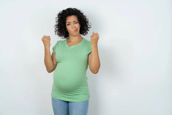Gereizte Schwangere Schlägt Vor Wut Auf Die Wangen Und Reckt — Stockfoto