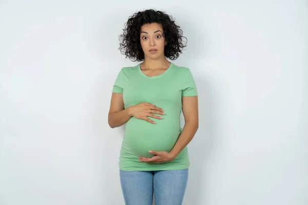 Ohromená Těhotná Žena Zírá Reaguje Šokující Zprávy Ohromená Těhotná Žena — Stock fotografie
