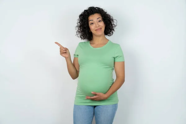 Pregnant Woman Points Side Blank Space Demonstrates Advertisement People Promotion — Stock Photo, Image