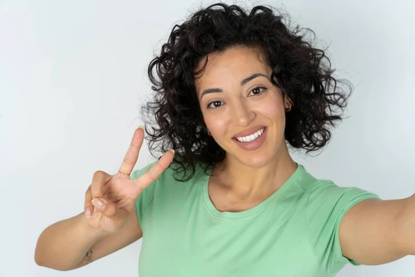 Pozytywne Kobiety Ciąży Zrobić Selfie Sign — Zdjęcie stockowe
