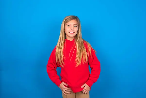 Porträt Einer Erfolgreichen Schönen Kaukasischen Teenagerin Die Einen Roten Pullover — Stockfoto