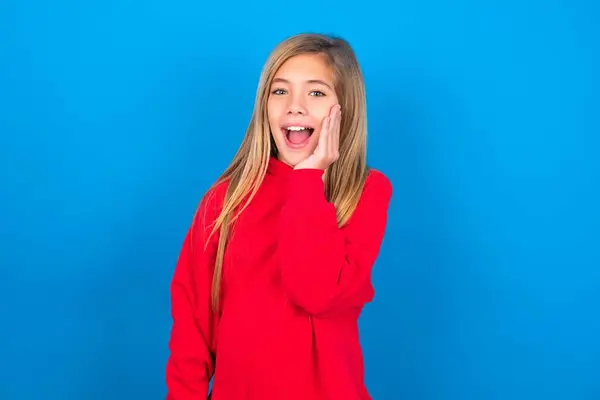 Shocked Astonished Beautiful Caucasian Teen Girl Wearing Red Sweater Blue — Stock Photo, Image