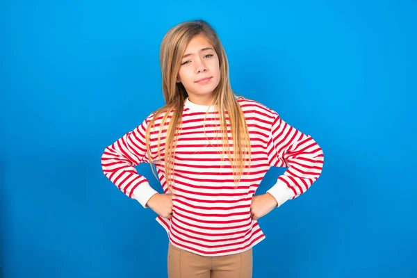 Divertido Frustrado Hermosa Chica Adolescente Caucásica Con Camisa Rayas Sobre —  Fotos de Stock