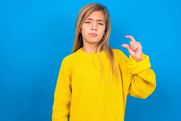 Displeased Beautiful Blonde Teen Girl Wearing Yellow Sweater Blue Wall — Stock Photo, Image