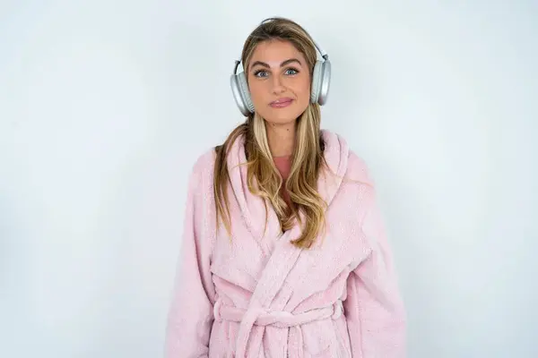 Displeased Caucasian Woman Bathrobe Wearing Headphones Frowns Face Feels Unhappy — Stock Photo, Image