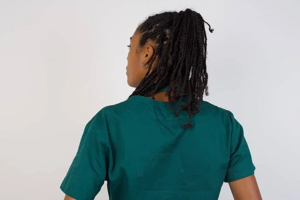 Het Achteraanzicht Van Een Arts Vrouw Medisch Uniform — Stockfoto