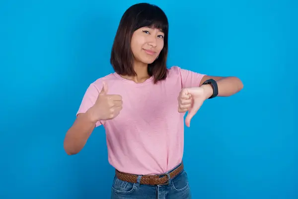 Young Asian Woman Wearing Shirt Blue Background Feeling Unsure Making — Stock Photo, Image