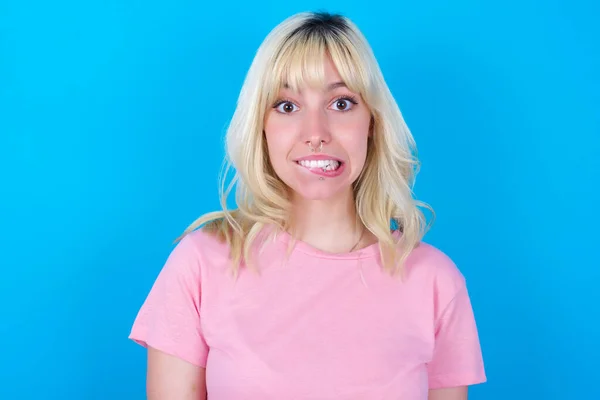 Caucasian Girl Wearing Pink Shirt Isolated Blue Background Being Nervous — Stock Photo, Image