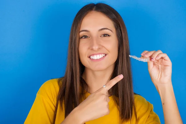 Young Woman Holding Invisible Aligner Pointing Dental Healthcare Confidence Concept — Stock Photo, Image