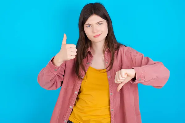 Young Caucasian Girl Wearing Pink Shirt Isolated Blue Background Feeling — Stock Photo, Image