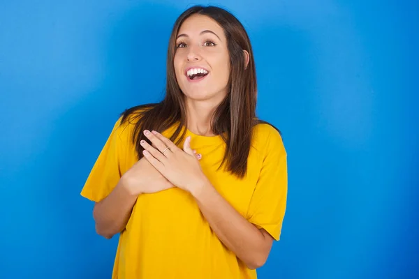 Portrait Young Surprised Young Woman Blue Background — Stock Photo, Image