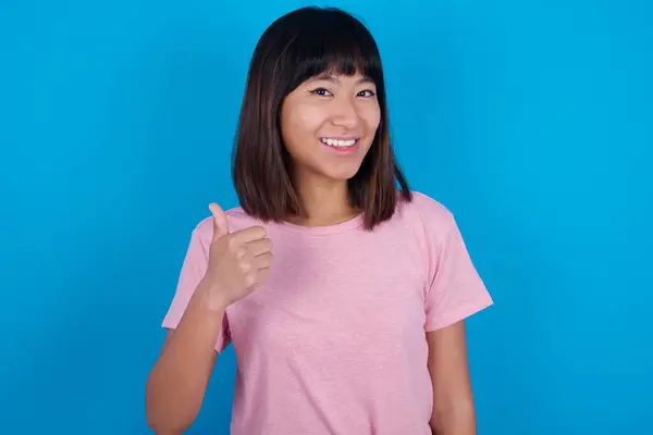Young Asian Woman Wearing Shirt Blue Background Giving Thumb Gesture — Stock Photo, Image