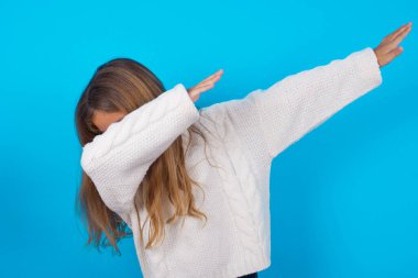 Fiyakalı genç kız fotoğrafı. Disko figürleri.