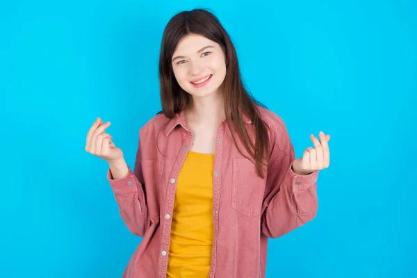 Young Caucasian Girl Wearing Pink Shirt Isolated Blue Background Making — Stock Photo, Image