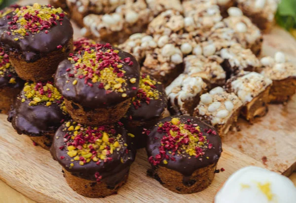 Közelkép Finom Sütemények Csokoládé Krém Tányéron — Stock Fotó