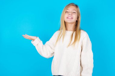 Güzel bir kız der ki: 