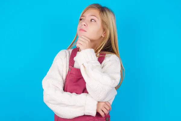 Thoughtful Pretty Teen Girl Holds Chin Looks Away Pensively Makes — Stock Photo, Image