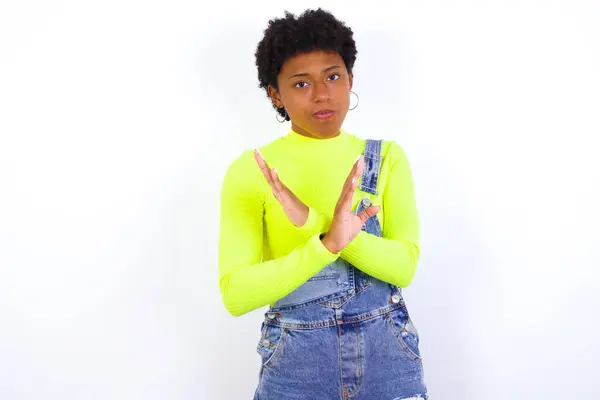 Young African American Woman Short Hair Wearing Denim Overall White — Stock Photo, Image