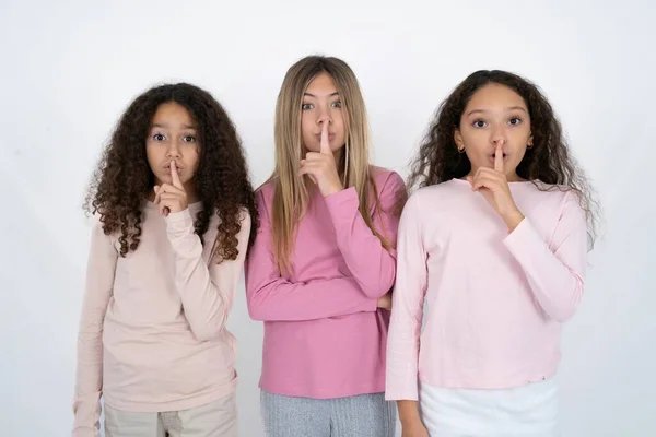 Surprised Three Teenager Girls Makes Silence Gesture Keeps Finger Lips — Stock Photo, Image