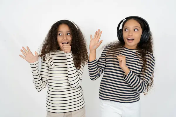 Happy Multiracial Group Girl Friends White Studio Background Sings Favourite — Stock Photo, Image