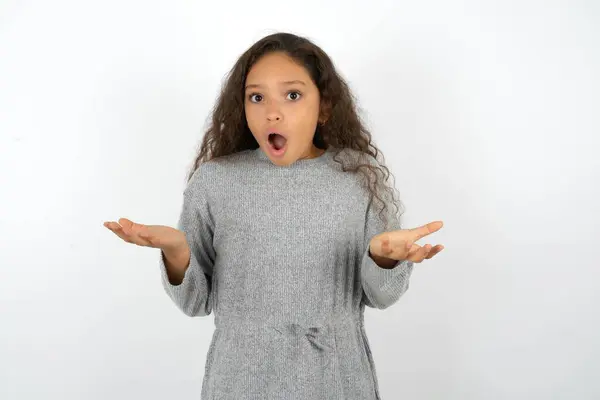 Frustrated Teenager Girl Wearing Grey Sweater Feels Puzzled Hesitant Shrugs — Stock Photo, Image