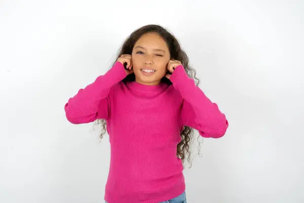 Happy Teenager Girl Wearing Pink Sweater Ignores Loud Music Plugs — Stock Photo, Image