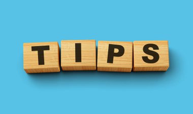 Mavi arkaplan 3D resimli tahta küplere TIPS sözcüğü