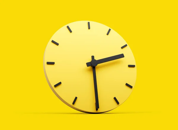 Простий Жовтий Круглий Настінний Годинник Два Тридцять Половину Минулого Жовтому — стокове фото