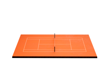 Bulutlu ve güneşli mavi gökyüzünde tenis kortu