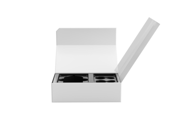 Düz beyaz dikdörtgen bir silgi. 