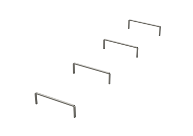Arka arkaya dizilmiş minimalist metal raptiyeler ofis ya da kırtasiye için mükemmel. 3d illüstrasyon