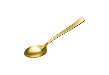 Yansıtıcı yüzeyi, ince sapı ve oval kasesi olan parlak altın bir kaşık. 3B Görüntü.