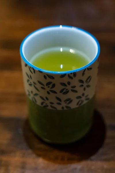 Çay Fincanındaki Yeşil Çay Organik Aromalı Gevşe — Stok fotoğraf