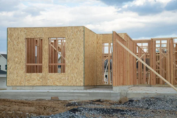 Beginn Des Baus Eines Sperrholzhauses Mit Blick Auf Bauholz — Stockfoto