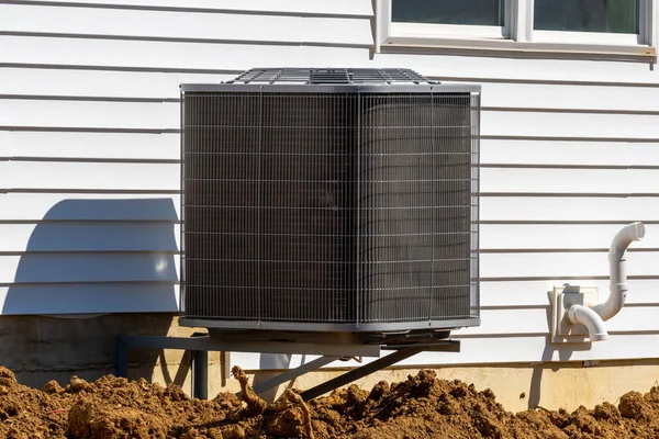 Acondicionador Aire Cerca Nueva Casa Ventilador Frío Instalar Sistema Suministro —  Fotos de Stock