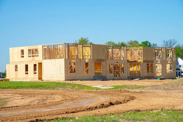 Neues Wohnhaus Bau Sonnigen Tag Auf Blauem Himmel Hintergrund Wand — Stockfoto