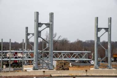 Demir, yeni köprü metali için güçlü destekler