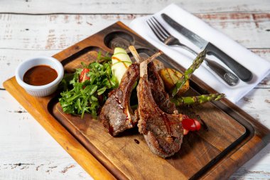 Kuzu pirzolası et, pirzola taze et.