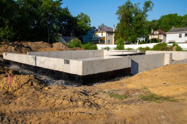 Yeni bir ev çimentosu için beton temel