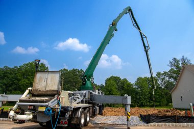 Araba vakfı çimento döken müteahhit karışımı.