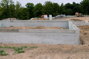 Ev zemini için beton temel