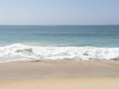 Nazar, Portekiz 'de dalgalı bir sahil. Tatil, sörf, dev dalgalar, turizm beldesi, yaz, sörf ve sörfçü