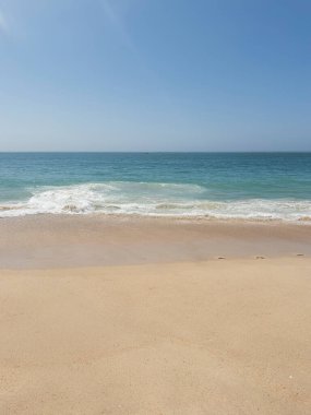 Nazar, Portekiz 'de dalgalı bir sahil. Tatil, sörf, dev dalgalar, turizm beldesi, yaz, sörf ve sörfçü