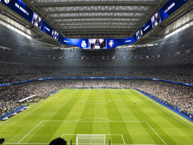 MADRID - 19 Ağustos 2025: Madrid Real Madrid Stadyumu, Santiago Bernabeu, üst güverte, Madrid, İspanya.