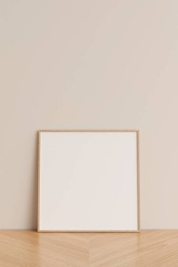 Temiz ve minimalist ön manzara kare ahşap fotoğraf veya ahşap zeminde duvara yaslanmış poster çerçeve modeli. 3d oluşturma.