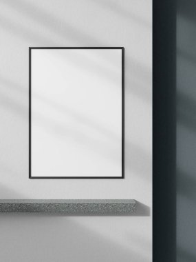 Gölgeli güneş ışığında boş poster çerçevesi