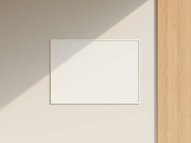 Duvarda asgari çerçeve modeli asılı